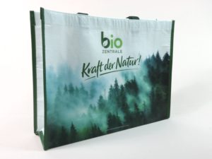 RPET Messetaschen mit wunderschönem Waldmotiv mit Morgennebel für die bio Zentrale